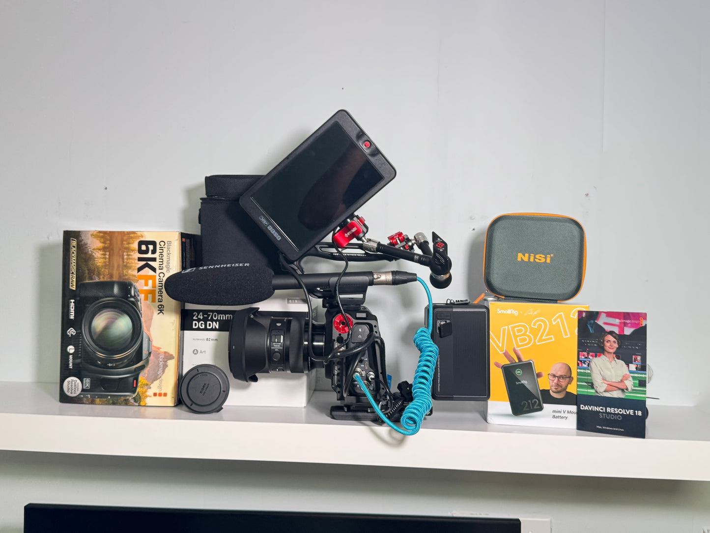 Blackmagic Cinema Camera 6K Full-Frame (Leica L) + Sigma 24-70mm F2.8 + SmallRig VB212 + MEGA KIT